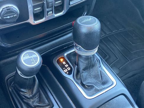 Used 2022 Jeep Gladiator Sport AWD/4WD image 11