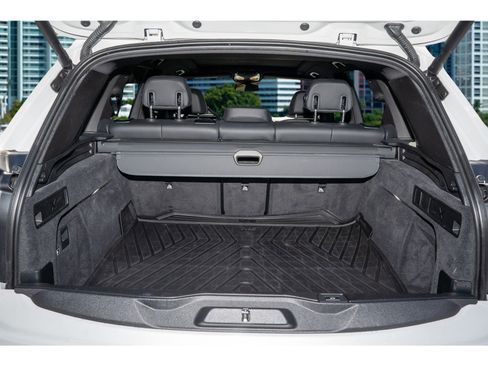 Used 2024 BMW X5 sDrive40i w/ Premium Package image 9