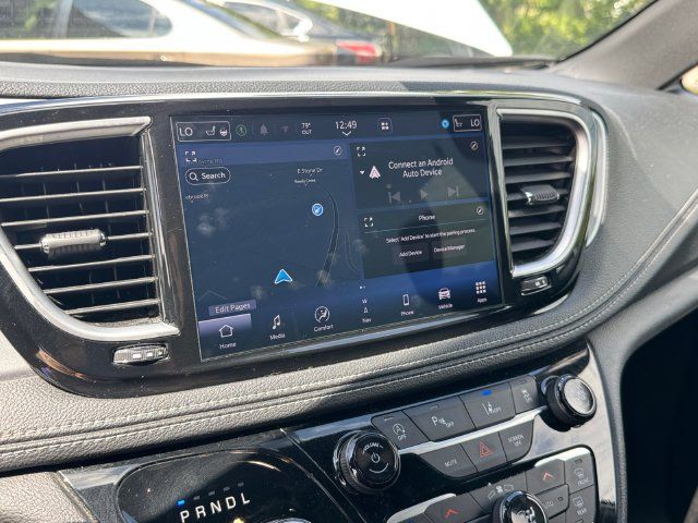 Used 2025 Chrysler Pacifica Limited FWD image 20