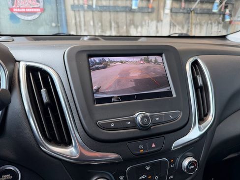 Used 2022 Chevrolet Equinox LT FWD image 18