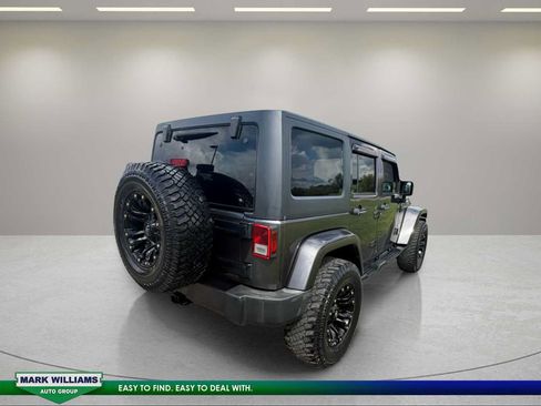 Used 2018 Jeep Wrangler Unlimited Sahara AWD/4WD image 5