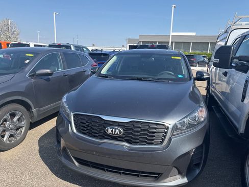 Used 2020 Kia Sorento LX image 2