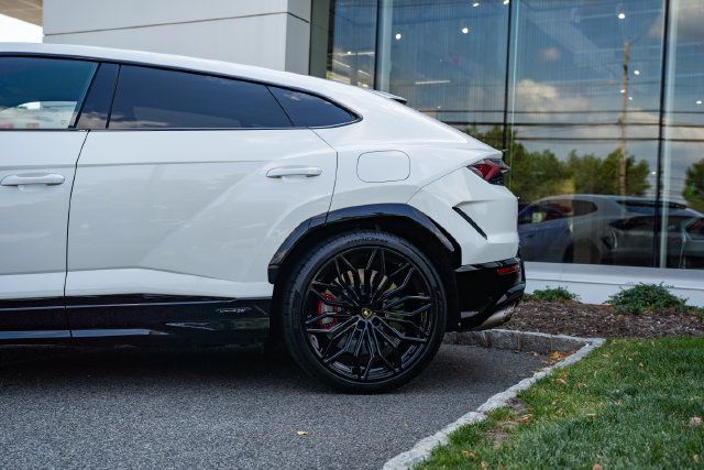 Used 2025 Lamborghini Urus SE AWD/4WD image 10