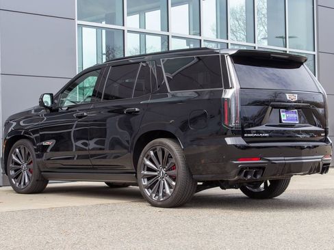 Used 2025 Cadillac Escalade V AWD/4WD image 8