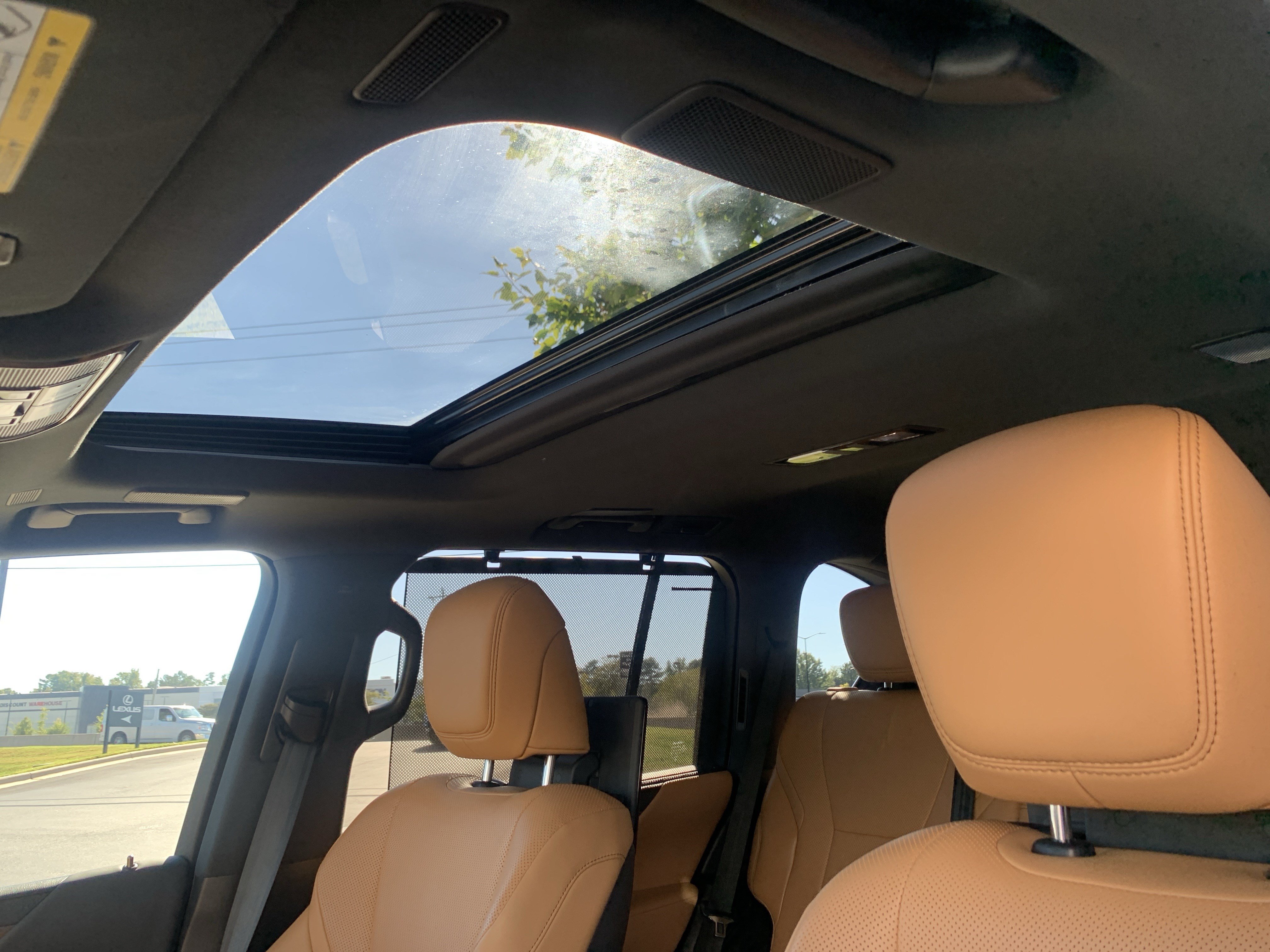 Used 2023 Lexus LX 600 4WD w/ Luxury Package image 28