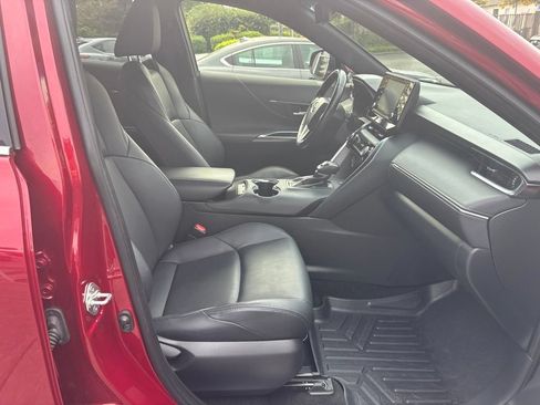 Used 2022 Toyota Venza XLE AWD/4WD image 23
