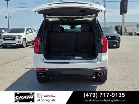 Used 2025 GMC Yukon AT4 AWD/4WD image 7