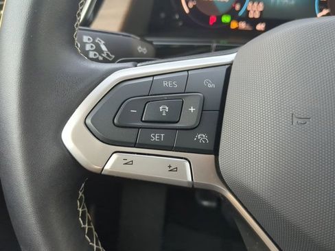 Used 2025 Volkswagen Atlas SE image 24