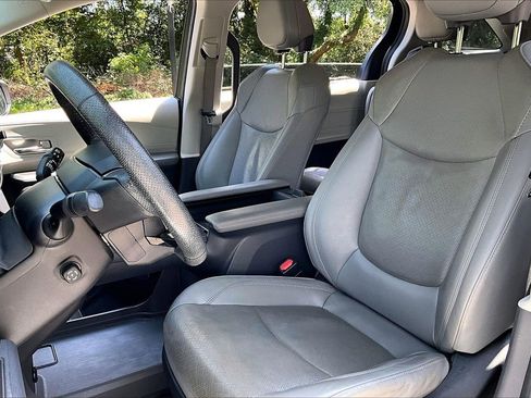 Used 2022 Toyota Sienna Limited AWD/4WD image 18