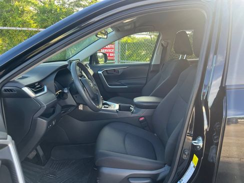 Used 2022 Toyota RAV4 LE AWD/4WD image 8