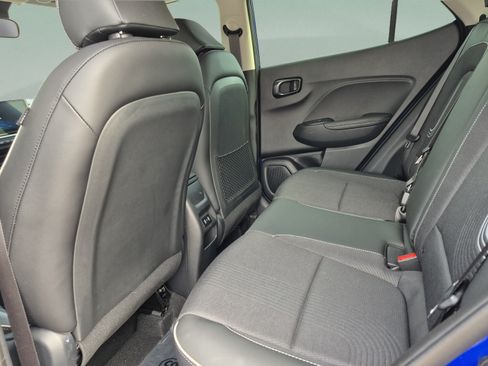 Certified 2025 Hyundai Venue Limited FWD image 15