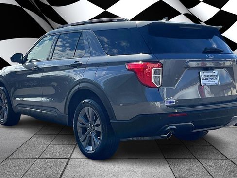 Used 2022 Ford Explorer XLT w/ Equipment Group 202A image 12