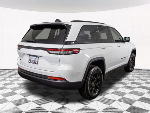 New 2025 Jeep Grand Cherokee Altitude image 8