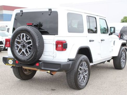 Used 2024 Jeep Wrangler Unlimited Sahara AWD/4WD image 5
