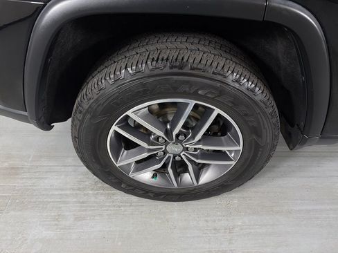 Used 2017 Jeep Grand Cherokee Limited w/ Luxury Group II AWD/4WD image 10