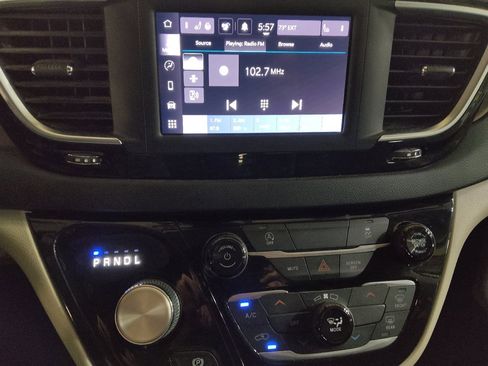 Used 2022 Chrysler Voyager LX image 25