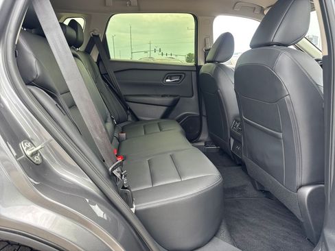 Used 2025 Nissan Rogue SL FWD image 13
