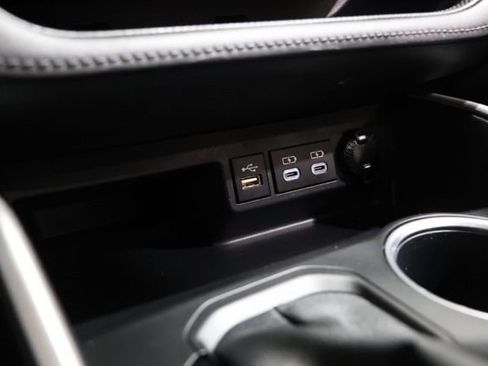 Used 2023 Toyota Highlander XLE FWD image 26