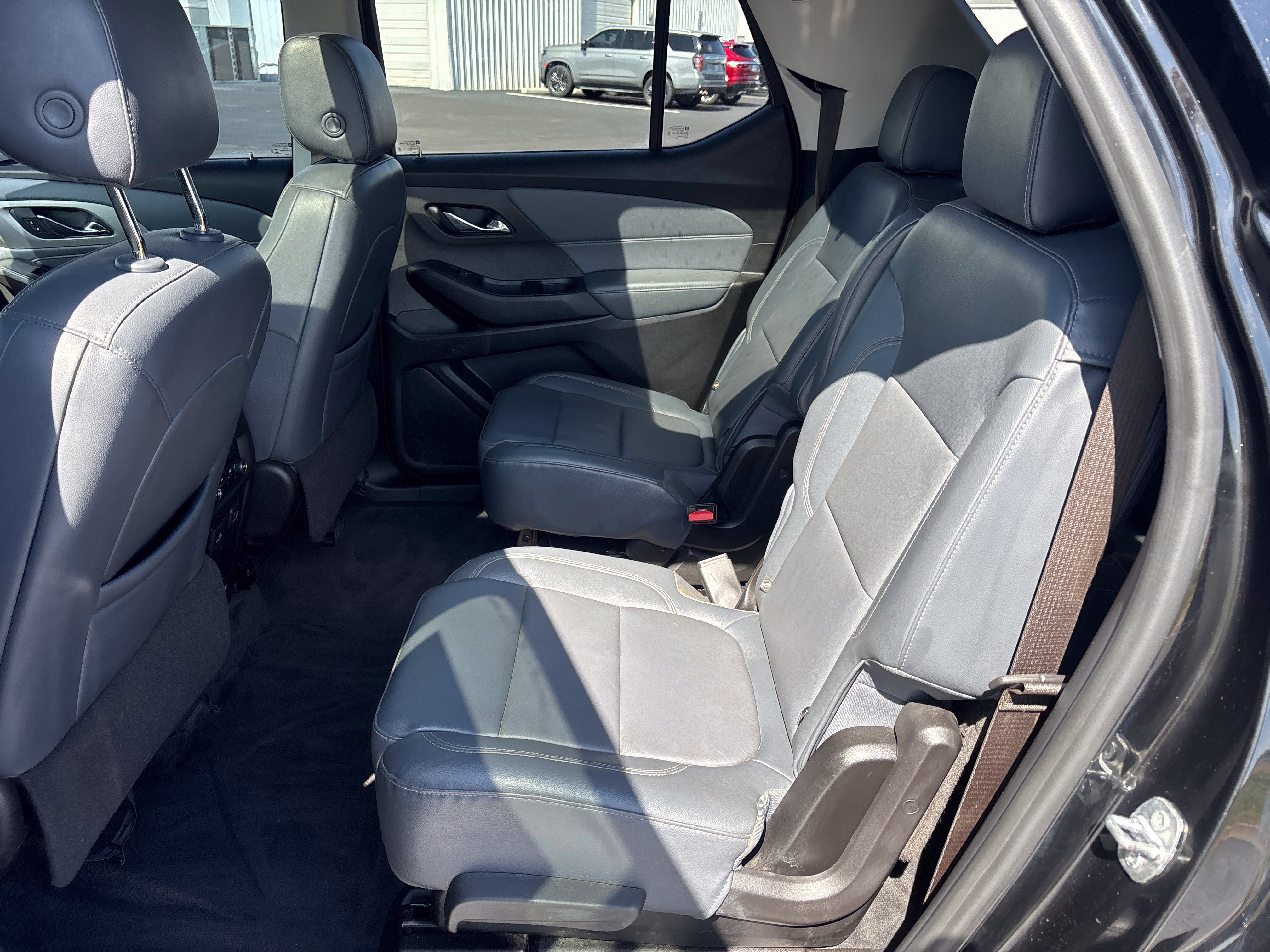 Used 2021 Chevrolet Traverse LT w/ LT Premium Package FWD image 11