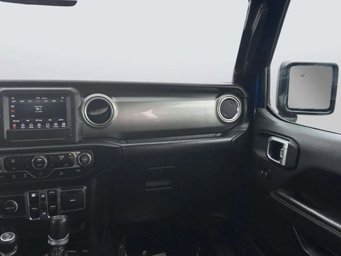 Used 2020 Jeep Wrangler Unlimited Sahara AWD/4WD image 18