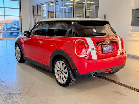 Used 2021 MINI Cooper 2-Door Hardtop image 5