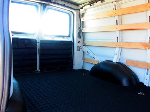 Used 2023 Chevrolet Express 2500 w/ Driver Convenience Package image 5