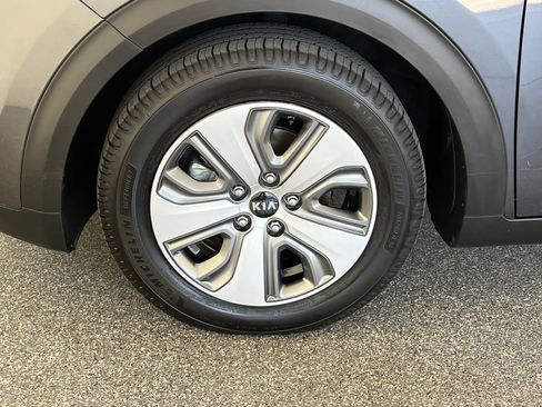 Used 2019 Kia Niro EX FWD image 27