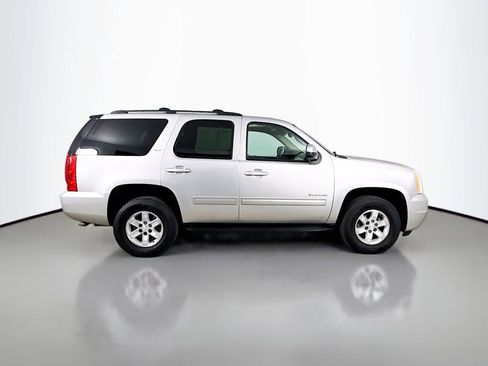 Used 2010 GMC Yukon SLT w/ SLT-2 Equipment Package image 8