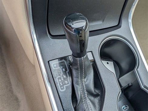 Used 2015 Toyota Camry image 26