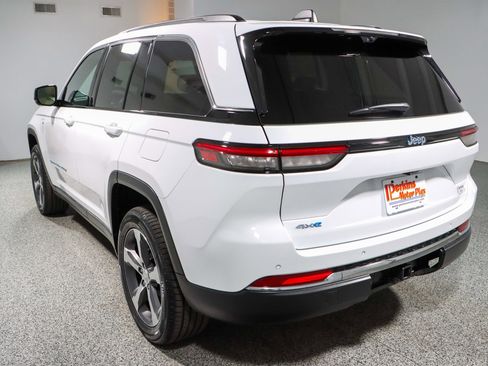 Used 2023 Jeep Grand Cherokee 4WD 4xe w/ Luxury Tech Group II image 9