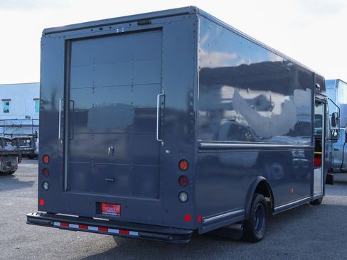 Used 2019 Ford E-450 and Econoline 450 Super Duty image 11