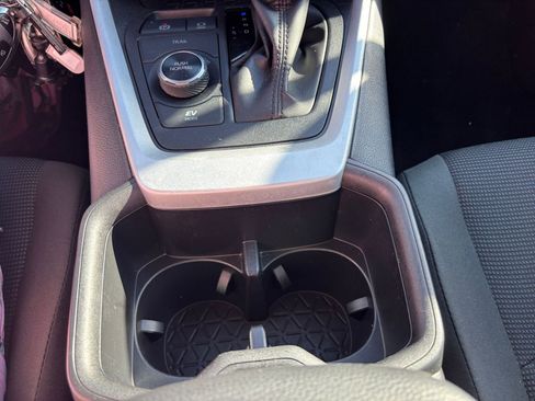 Used 2025 Toyota RAV4 LE image 40
