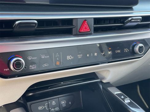 Certified 2025 Kia Sorento EX w/ EX Panoramic Sunroof Package image 27