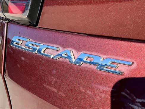 Used 2018 Ford Escape SEL image 9