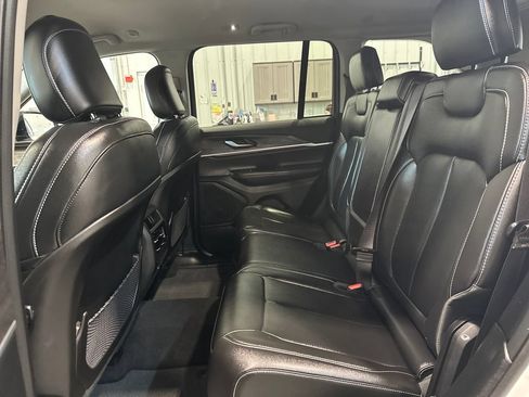 Used 2023 Jeep Grand Cherokee Limited AWD/4WD image 27