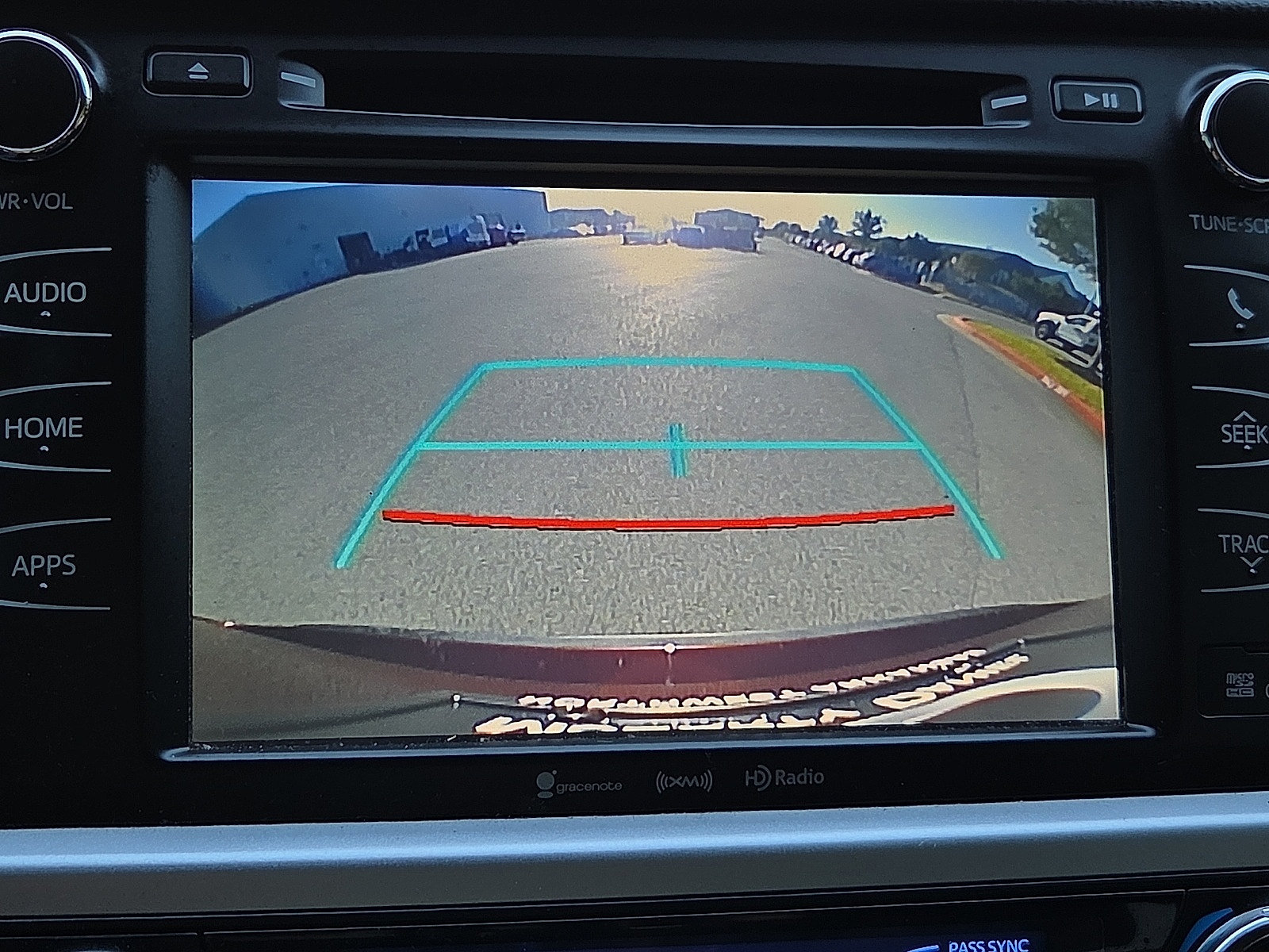 Used 2019 Toyota Highlander XLE FWD image 17