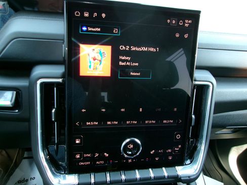 Used 2025 GMC Yukon Denali image 15