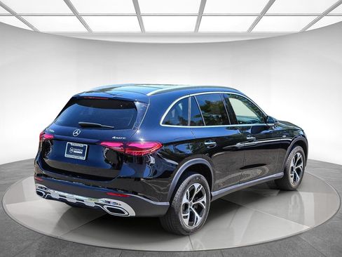 Used 2025 Mercedes-Benz GLC 350e 4MATIC image 4