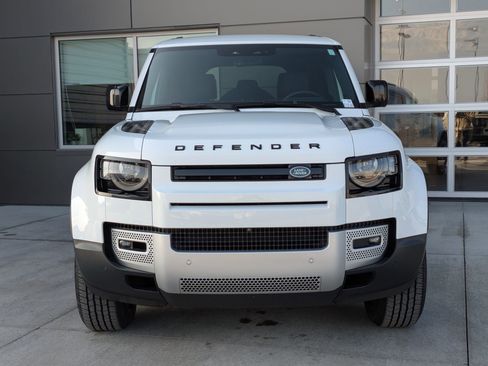 Used 2025 Land Rover Defender 110 S image 2