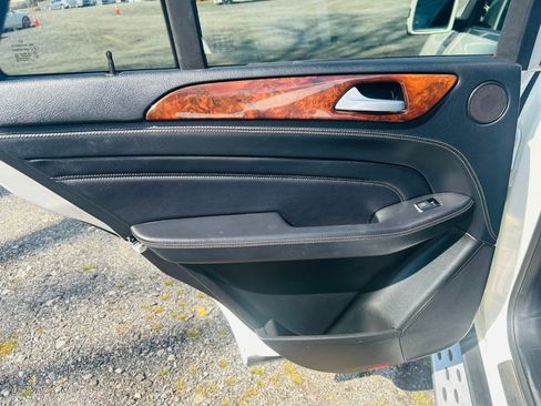 Used 2014 Mercedes-Benz ML 550 4MATIC image 24