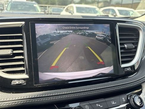 Used 2024 Chrysler Pacifica Touring-L FWD image 14