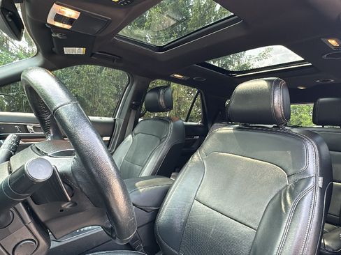 Used 2017 Ford Explorer Limited w/ Equipment Group 303A AWD/4WD image 13