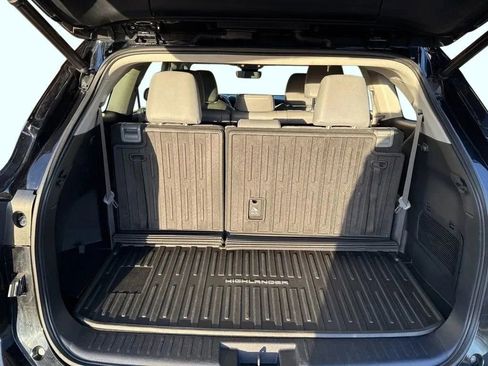 Used 2022 Toyota Highlander XLE image 9