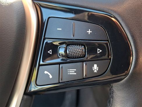 Used 2023 BMW 530e xDrive image 23