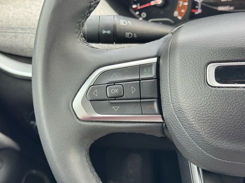 Used 2024 Jeep Compass Latitude image 28