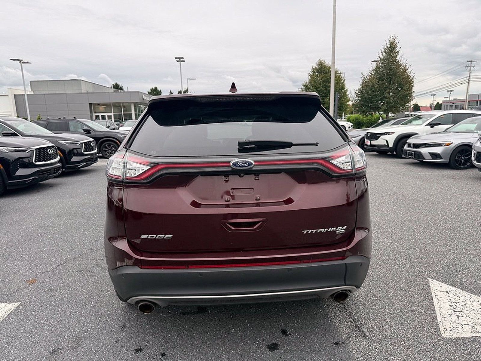 Used 2017 Ford Edge Titanium w/ Technology Package AWD/4WD image 11