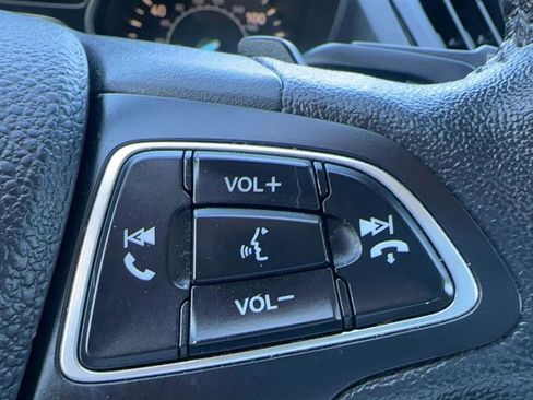 Used 2017 Ford Escape Titanium image 40