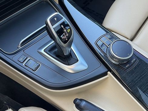 Used 2018 BMW 330i Sedan w/ Premium Package image 19