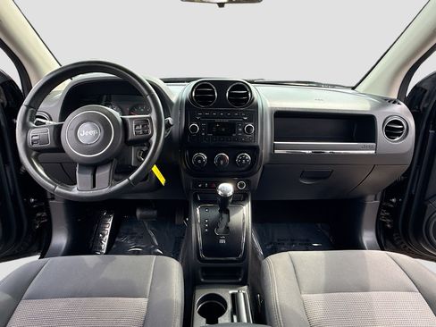 Used 2012 Jeep Compass Latitude FWD image 3