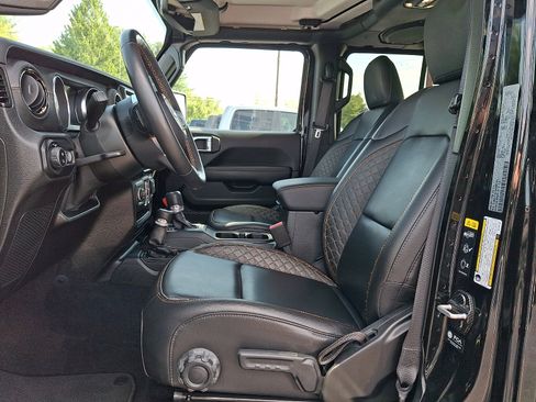 Certified 2021 Jeep Gladiator Overland AWD/4WD image 13